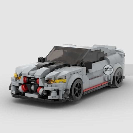 BMW M4 CSL - Fast And Bricks